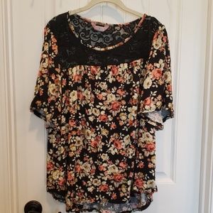 Women's plus size top
